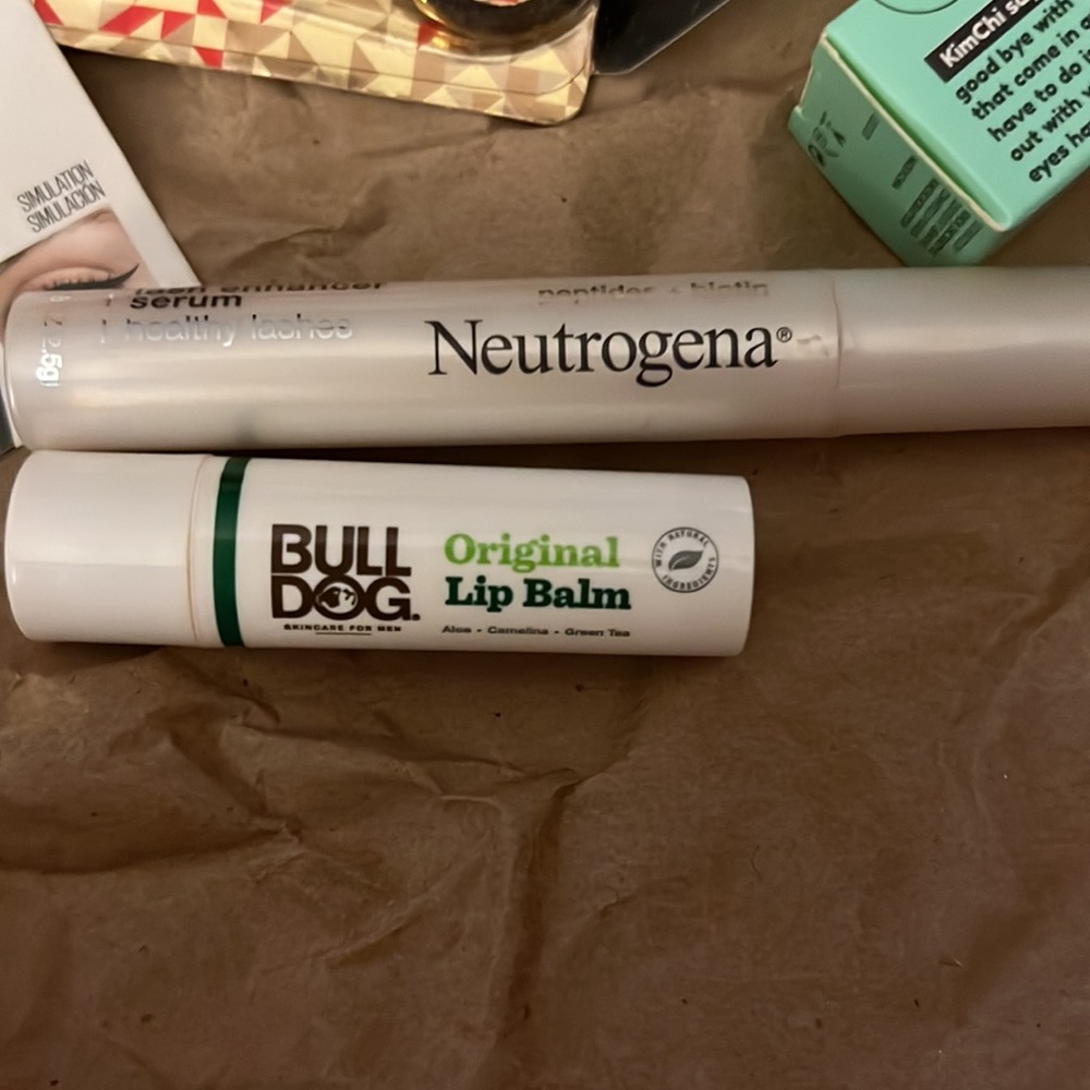 Makeup Bundle - Picture 4 of 5